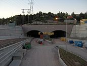 Tunnelmynningarna sedda från trafikplats Tunberget 30 juni 2006.
