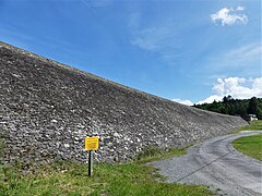 En contrebas du barrage de Treignac.