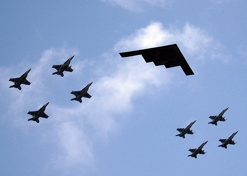 File:Valiant Shield - B2 Stealth bomber from Missouri leads ariel formation.jpg