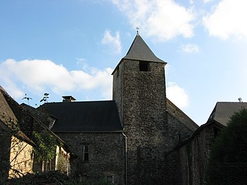 Tour de l'église, côté cour intérieure, peu avant la tombée de la nuit