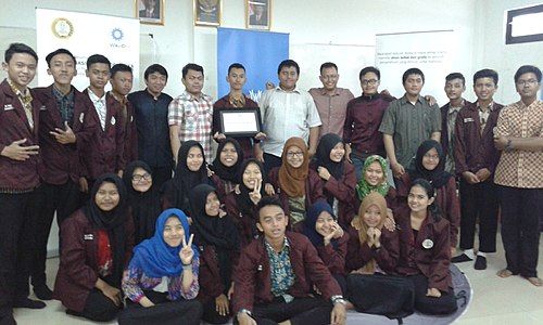 Pelatihan menyunting Wikipedia di SMK Bina Nasional Informatika, Cikarang, Jawa Barat pada 9 Mei 2015