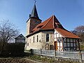 Evangelische Kirche „St. Katharina“ mit künstlerischer Ausstattung, Kirchhof und Einfriedung