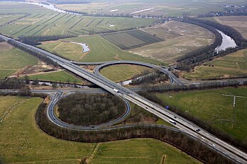 Échangeur autoroutier de la Bundesautobahn 27, près de Loxstedt (Basse-Saxe). (définition réelle 5 616 × 3 744)