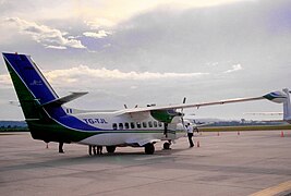 Let L-410 Turbolet de ARM Aviación con matrícula TG-TJL en el Aeropuerto Internacional Mundo Maya.