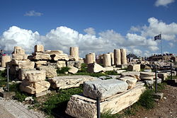 Rooman ja Augustuksen temppelin rauniot.