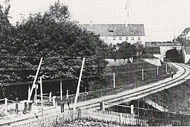 Strecke und Nordwestportal des ehemaligen Eisenbahntunnels bis 1877, der ehemalige Bahnhof lag direkt hinter dem Tunnel