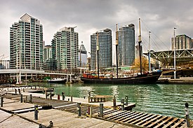 Harbourfront состоит из северной береговой линии центра Торонто.