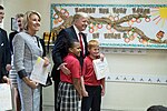 Бетси ДеВос и Дональд Трамп со студентами, март 2017.jpg
