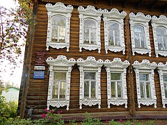 Holzhaus mit Schnitzereien, ursprünglich im Besitz des Kaufmanns Bagrow, heute Kinderbibliothek und Redaktion der Rajonzeitung