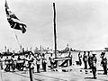 טקס הורדת הדגל הבריטי ומסירת הנמל לעיריית חיפה, 30 ביוני 1948. המועד המקובל להולדת חיל הים.