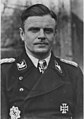 10-tosios SS tankų divizijos „Frundsberg“ vadas brigadefiureris Heincas Harmelas (Heinz Harmel). Antsiuvai naujo pavyzdžio - su trimis lapeliais, be kvadratėlių.