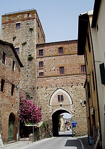 Vue intérieure de la Porta Senese du Cassero Senese.