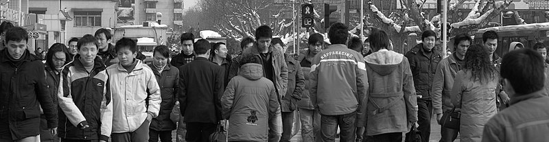 File:Chinese people crossing the street.jpg