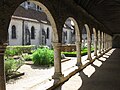 Jardin médiéval du cloitre de l'église Notre-Dame.