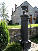 Ancienne pompe à eau (XIXe siècle).