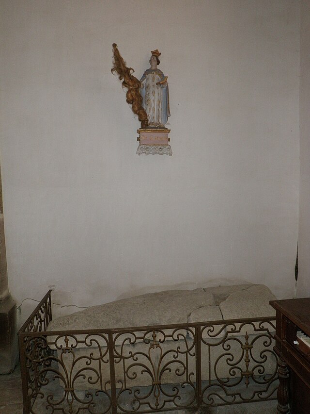 Den hellige Gentrudis&#8217; sarkofag i kirken Sainte-Gontrude i Hagn&#233;ville-et-Roncourt i departementet Vosges i regionen Lorraine med lokk fra 400-tallet