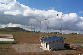 Sistema híbrido eólico-solar de pequeña escala.