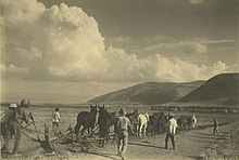 חרישה בכפר יחזקאל, 1925 -1937