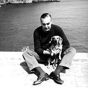 Han var en stor hundevenn,[9] her på øya Capri