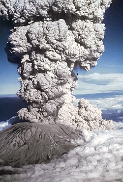 Éruption du volcan le 18 mai 1980