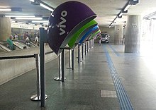 Orelhões com o novo padrão de cores na Estação Sé, em 2013.