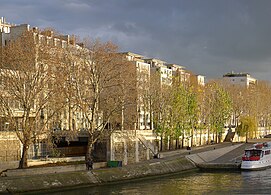 Le quai en automne.