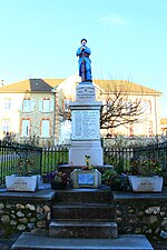 Poilu au repos (monument aux morts)