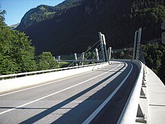 Den spektakulære Sunnibergbro fra 2005, som leder den gennemgående landevejstrafik udenom Klosters