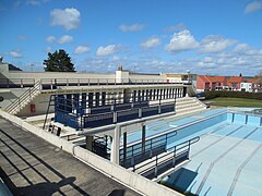 罗歇·萨朗格罗游泳池（法语：Piscine Roger-Salengro）