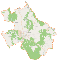 Mapa konturowa gminy Łobez, po lewej nieco u góry znajduje się owalna plamka nieco zaostrzona i wystająca na lewo w swoim dolnym rogu z opisem „Karwowo”