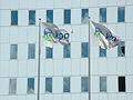 KPN-Flaggen vor dem Gebäude