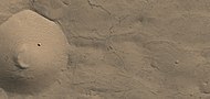 Cráter con brocal muy pequeño, cuando visto por HiRISE bajo HiWish programa