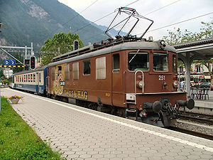 BLS Ae 415 251 in Interlaken West vor Golden-Pass-Zug, 17. Juni 2004