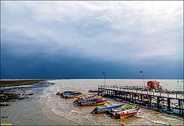 Pier aan de haven van Bandar Torkaman