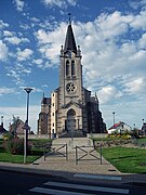 L'église Saint-Laurian et le nouveau parvis au premier plan