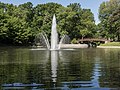 Bergen op Zoom, fontein en brug in Anton van Duinkerkenpark