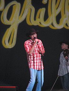 Shelton performing at the Crawford County Fair in Meadville, PA, in August 2005 Blake Shelton.jpg