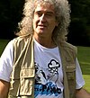 Brian May natáčení pro BBC ‚The One Show'.jpg