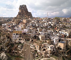La ville d'Ortahisar, en Cappadoce (Turquie). (définition réelle 1 807 × 1 527)