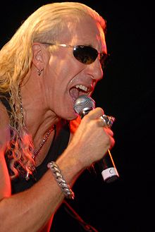 Snider performing di The Roxy, Hollywood Barat, CA, pada 11 Oktober 2009