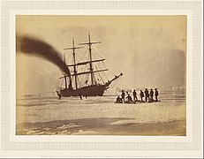 Photographie de 1869 montrant un bateau à vapeur et une chasse à l'ours.