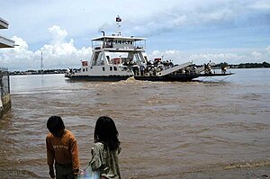 Until 2015, before the construction of the bridge, a ferry was used to cross the Mekong