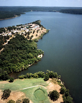 Аэрофотоснимок государственного парка Секвойя и озера Форт Гибсон.