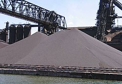Questo mucchio di minerale di ferro verrà usato per produrre acciaio.