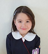 Niña de ascendencia japonesa y europea.