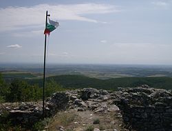 Най-източната кула от крепостта с поглед към долината на Арда и Марица на територията на Гърция и Турция