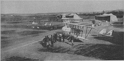 Des aviateurs français à Nish sur des Farman MF.11.