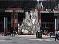 Памятник со стоящим зверем, Центр Джеймса Р. Томпсона, Чикаго, Иллинойс (9179429211) .jpg