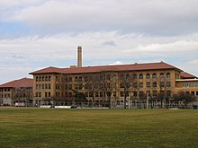 Дубовый парк и средняя школа Ривер-Форест.jpg