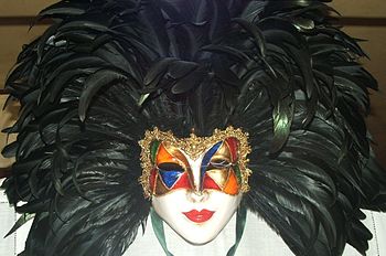 Una tipica maschera carnevalesca di foggia veneziana